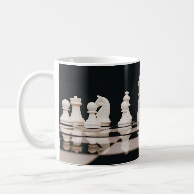 Coole Sicht auf das Schwarzweißschachbrett Kaffeetasse (Links)
