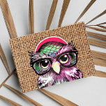 Coole Tätowierhuppe mit sonniger Brille Postkarte<br><div class="desc">Eine cool rosa lila Tätowierung lustige Eule mit Brille. Ein einzigartiges Design auf braunem Jute-Textur-Hintergrund. Die perfekte Spaß Geschenkidee für jeden Anlass.</div>