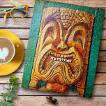Coole Tiki Time Fun Retro Vintag Hawaii Tropical Puzzle<br><div class="desc">Irgendwo in der Welt ist es immer "Zeit" und du weißt, was das bedeutet. Umgeben Sie sich bei jedem Arbeiten an diesem niedlichen, lustigen, coolen, heftigen Retro-Hawaiianischen Holzki-Gesicht Foto-Puzzle. Sie können den Text im Vorlagenfeld sogar durch den Namen Ihrer Wahl ersetzen. Macht ein großartiges Geschenk! Wählen Sie aus fünf verschiedenen...</div>