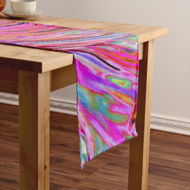 Cooler Abstrakter Retro Hot Pink und Roter Blütenw Mittelgroßer Tischläufer (Beispiel)