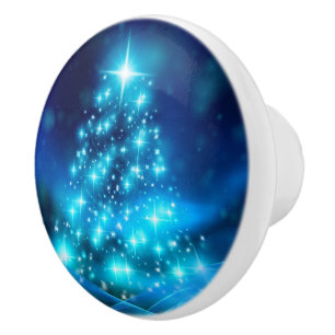 Cooler Blauer Weihnachtsbaum mit glänzenden Lichte Keramikknauf