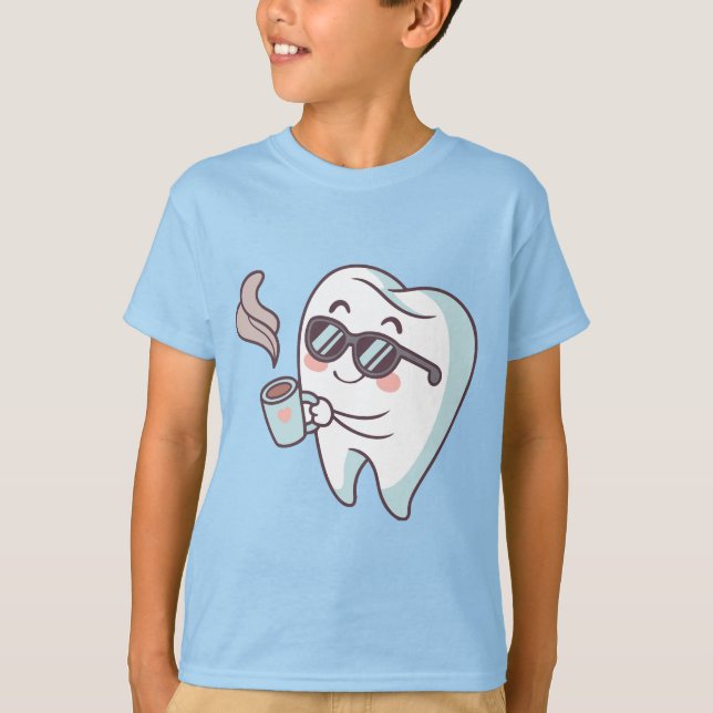 Cooler Cartoon mit Sonnenbrille & Kaffee Tasse T-Shirt (Vorderseite)