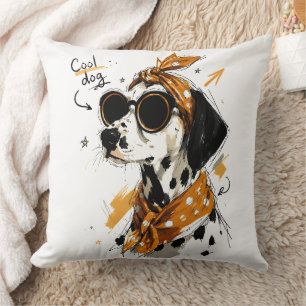 Cooler Dalmatiner-Hund mit Sonnenbrille & gepunkte Kissen