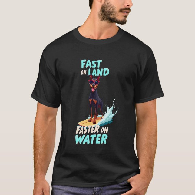 Cooler Dobermann Pinscher Surfer Hund T-Shirt (Vorderseite)