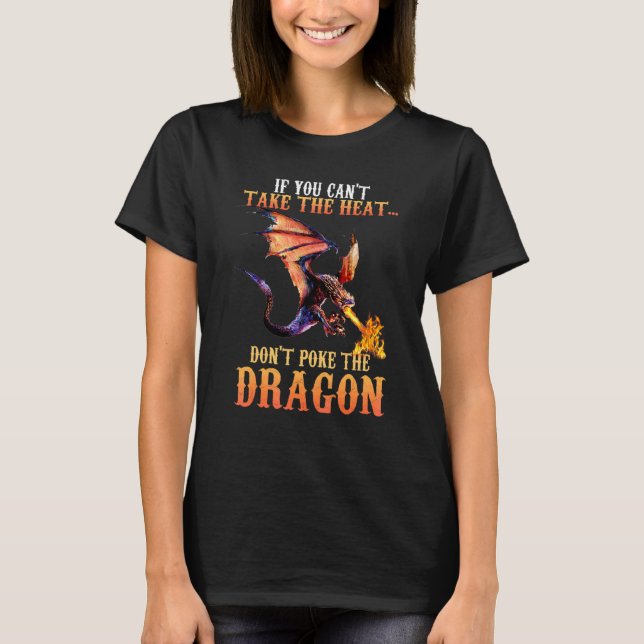 Cooler Drachen, der flammendes Feuer speit, fliege T-Shirt (Vorderseite)