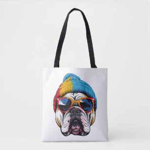 Cooler englischer Bulldog mit einem Beanie-Hut
