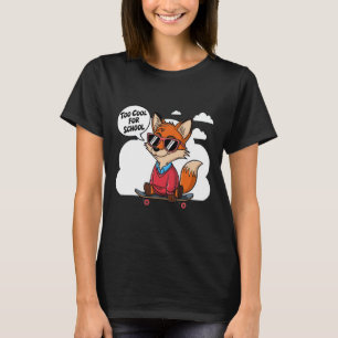 Cooler Fuchs Skateboardfahren mit Sonnenbrille und T-Shirt