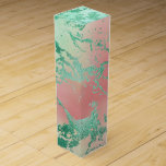 Cooler Marmor | Schöne Pastel Coral und Green Ombr Weinbox<br><div class="desc">Die helle und lebendige Farbpalette mit farbenprächtigen, einfarbigen Marmorfarben in einem strahlenden türkisblauen und rosa Ober mit lila Lavendel. Dieser handbemalte Farbverlauf fügt den perfekten Pop der Farbe hinzu. Aus der Kollektion "Modern Watercolor Marbles" zeichnet sich dieses Design durch abstrakte flüssige Wirbel aus, die ein cooles, von Glitzer-Venen akzentuiertes Muster...</div>