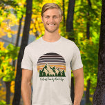 Cooler, maßgeschneiderter Reiseroutenwald Sunset<br><div class="desc">Passen Sie Ihre eigenen T - Shirt an,  um in diesem Sommer oder Herbst eine Reise durch die Natur zu unternehmen. Personalisieren Sie mit Ihrem Nachnamen unter dem grünen Wald von Bäumen und dunklen Berg Sonnenuntergang für einen coolen Urlaub zu bleiben,  um für Ihre Outdoor-Gruppe.</div>