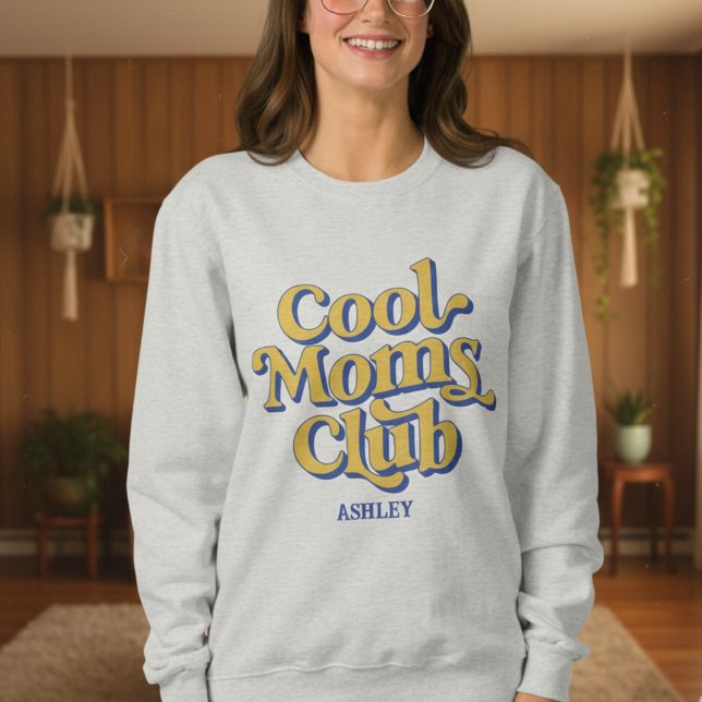 Cooler Mütter Club Retro Blau Gelb Text Stil Desig Sweatshirt (Von Creator hochgeladen)