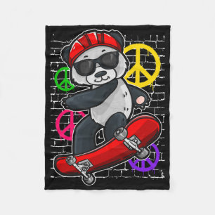 Cooler Panda Bär auf einem Skateboard Fleecedecke