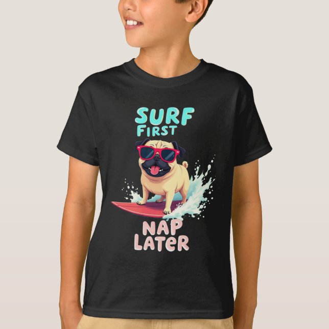 Cooler Pug-Surferhund  T-Shirt (Vorderseite)