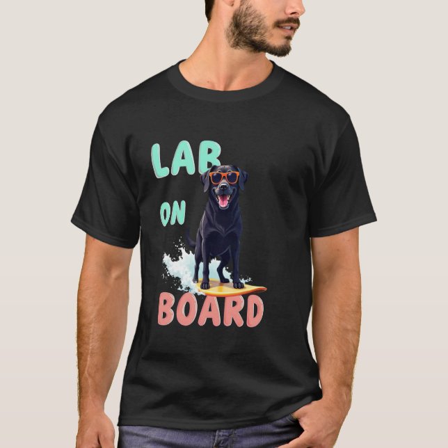 Cooler schwarzer Labrador-Surferhund T-Shirt (Vorderseite)