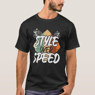 Cooler Stil statt Geschwindigkeit beim Fahrradfahr T-Shirt