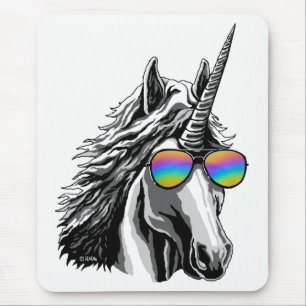 Cooler Unicorn mit Regenbogensonnenbrillen Mousepad
