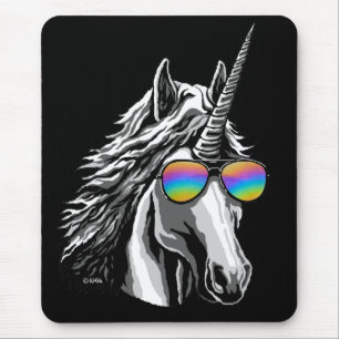 Cooler Unicorn mit Regenbogensonnenbrillen Mousepad