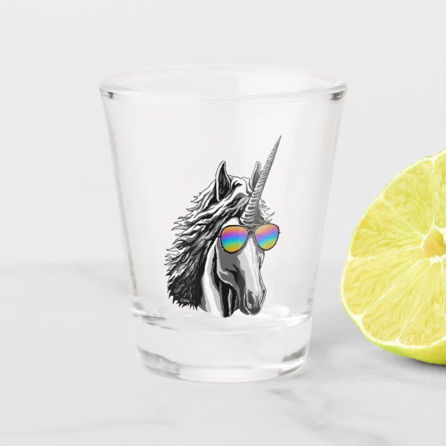 Cooler Unicorn mit Regenbogensonnenbrillen Schnapsglas (Vorderseite)