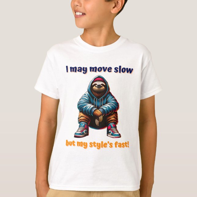 Cooler Urban Sloth in Sneakers und Hoodie T-Shirt (Vorderseite)