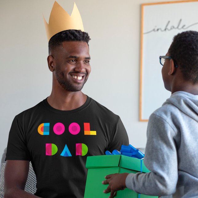 Cooler Vater Farbige geometrische Typografie schwa T-Shirt (Von Creator hochgeladen)