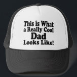 Cooler Vater Truckerkappe<br><div class="desc">Der lustige Hut sagt: So sieht ein wirklich Cooler Vater aus! Macht einen großen Vatertag oder ein Geburtstagsgeschenk!</div>