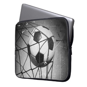 Cooler Vintage-Grunge-Fußball im Tor Laptopschutzhülle