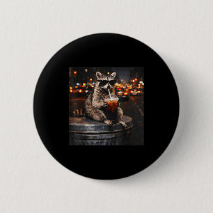 Cooler Waschbär trinkt eisgekühlten Kaffee Tier Ka Button