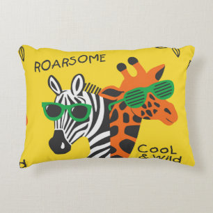 Cooler Zebra und Giraffe mit Brille auf gelb b Dekokissen