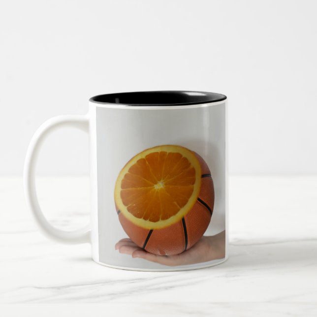 Cooles Basketballdesign Zweifarbige Tasse (Links)