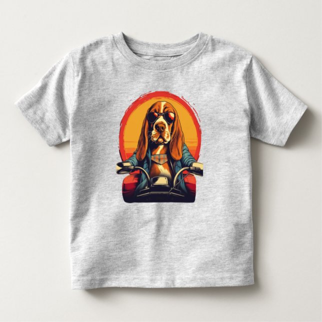Cooles Basset-Hundbiker bei Sonnenuntergang Kleinkind T-shirt (Vorderseite)