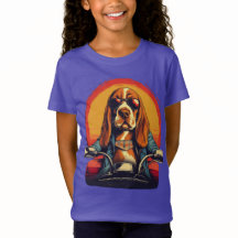 Cooles Basset-Hundbiker bei Sonnenuntergang