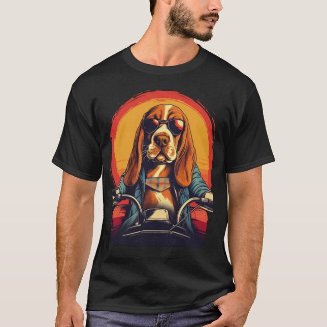 Cooles Basset-Hundbiker bei Sonnenuntergang T-Shirt (Vorderseite)