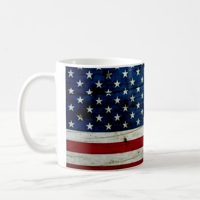 Cooles beunruhigtes amerikanische Flaggen-Holz Kaffeetasse (Links)