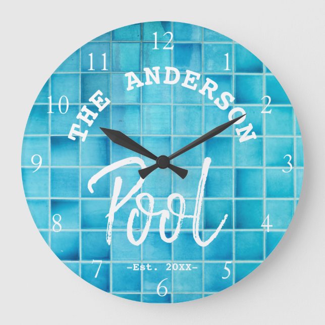 Cooles Blue Tile Schwimmbad Familienname Große Wanduhr (Vorderseite)