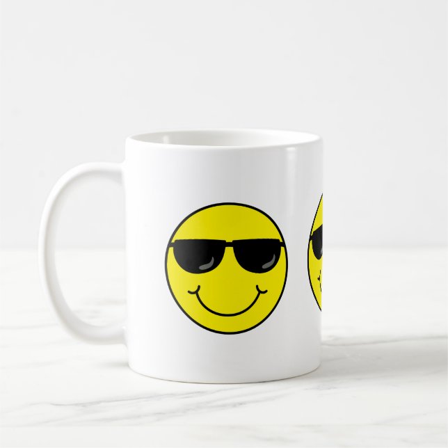 Cooles Emoji stellen mit Sonnenbrillen gegenüber Tasse (Links)