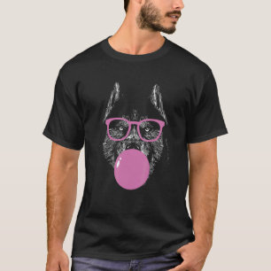 Cooles Husky-Gesicht kaut Kaugummi und macht eine T-Shirt