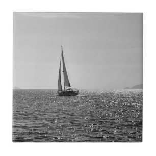 Cooles modernes Foto von Segelbooten im Sommer Fliese