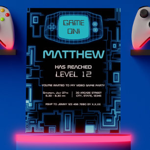 Cooles, modernes Navy Blue Tee Video Game Party Einladung
