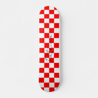 Cooles Muster an der Tafel, rot Skateboard