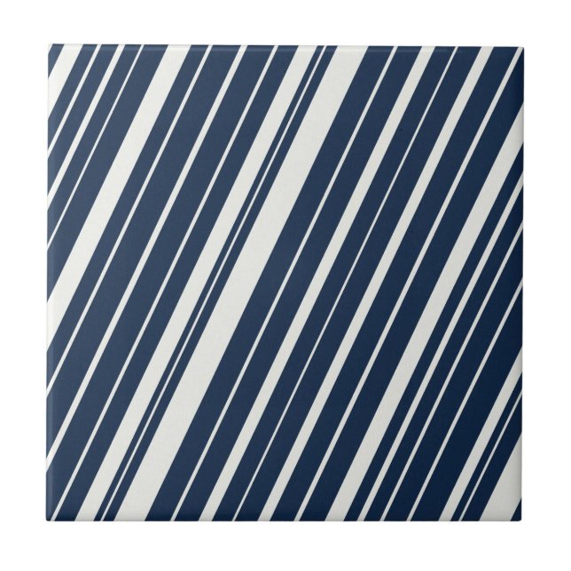 Cooles Navy Blue und White Diagonal Stripes Muster Fliese (Vorderseite)