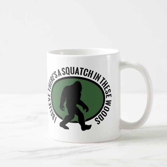 Cooles ovales Squatch in diesem Holz Tasse (Rechts)