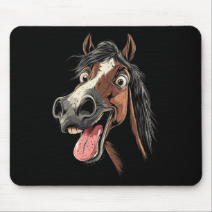 Cooles Pferd mit Zungenpferden auf Pferdebasis Mousepad