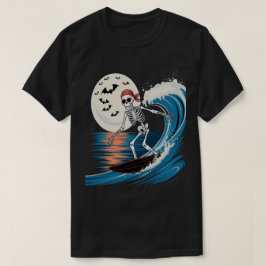 Cooles Skelettsurfen nachts - Halloween Beach T-Shirt