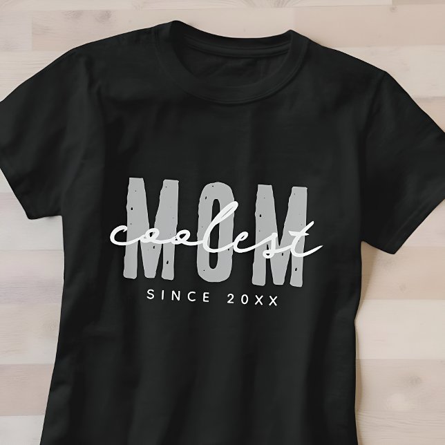 Coolste Mama seit 20XX Moderne, einfache Preppy T-Shirt (Von Creator hochgeladen)
