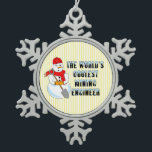 Coolster Bergbauingenieur Snowman Schneeflocken Zinn-Ornament<br><div class="desc">Ein Schneemann, der eine Schaufel mit Schal und Mütze trägt, mit dem weltweit coolsten Text des Bergbauingenieurs, ist ein lustiges Geschenkdesign für Unis und berufliche Ingenieure.</div>