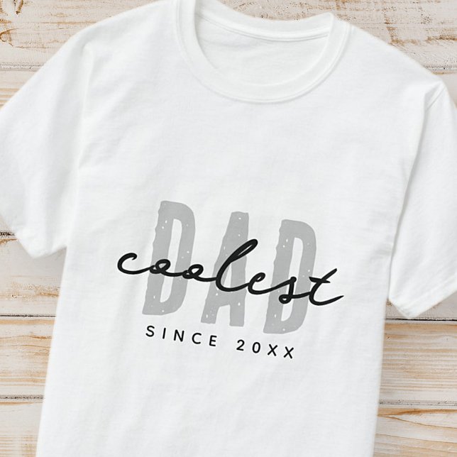 Coolster Vater seit 20XX Moderne, einfache Preppy T-Shirt (Von Creator hochgeladen)
