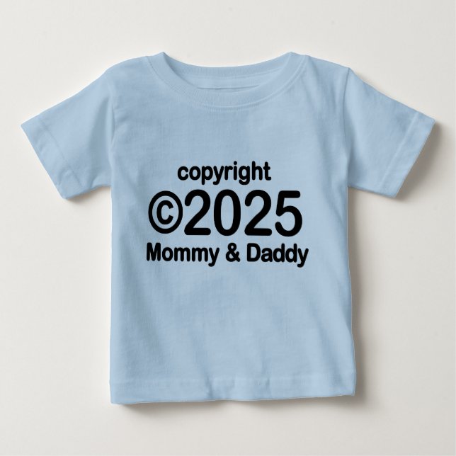 Copyright 2022 Mommy and Daddy Baby T - Shirt (Vorderseite)