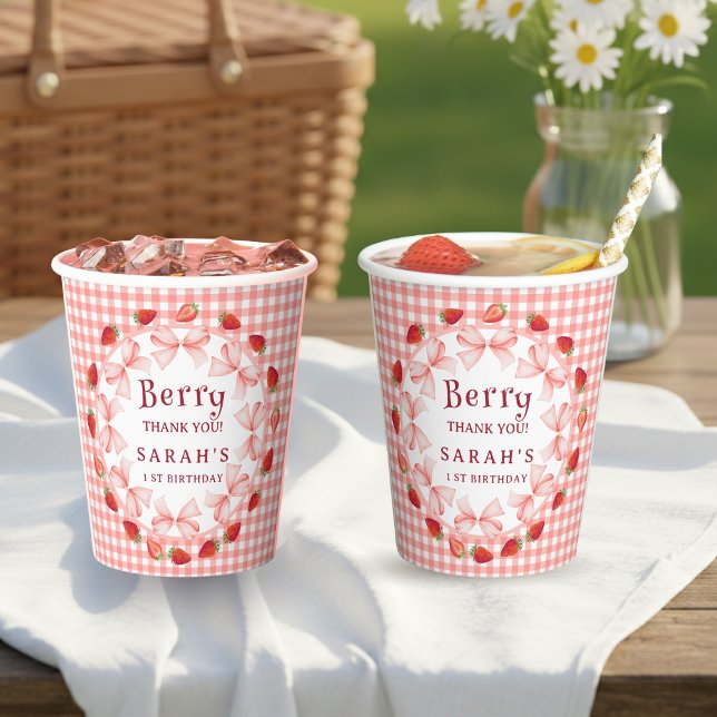 Coquette Berry Erster Geburtstag Rot Gingham Pappbecher (Coquette Berry First Birthday Red Gingham Paper Cups)