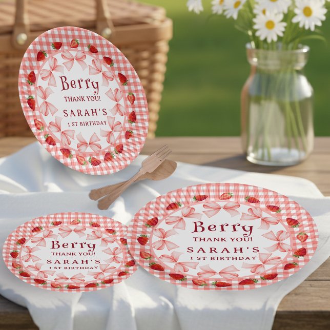 Coquette Berry First Birthday Red Gingham Pappteller (Coquette Berry First Birthday Red Gingham Paper Plates)
