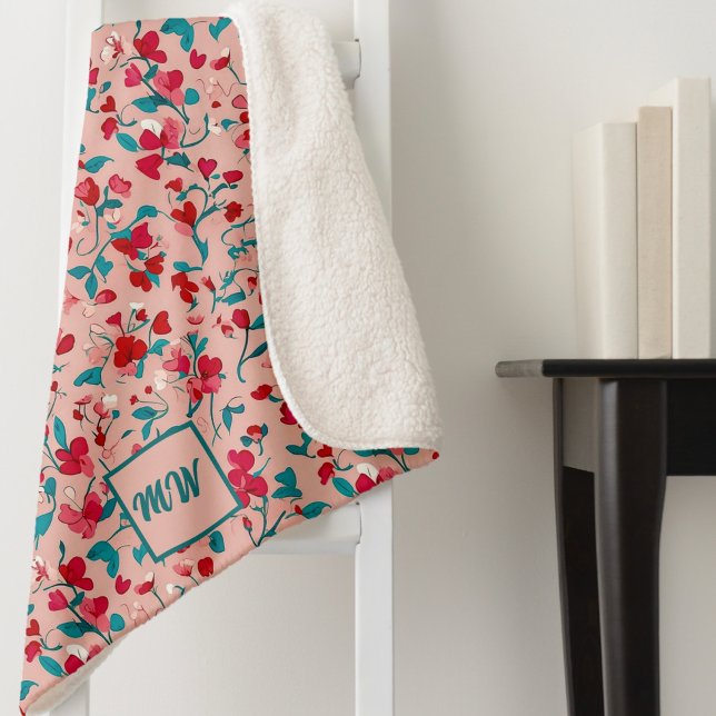 Coquette Blumenrosa und aquamarine Monogramm Sherpadecke (Von Creator hochgeladen)