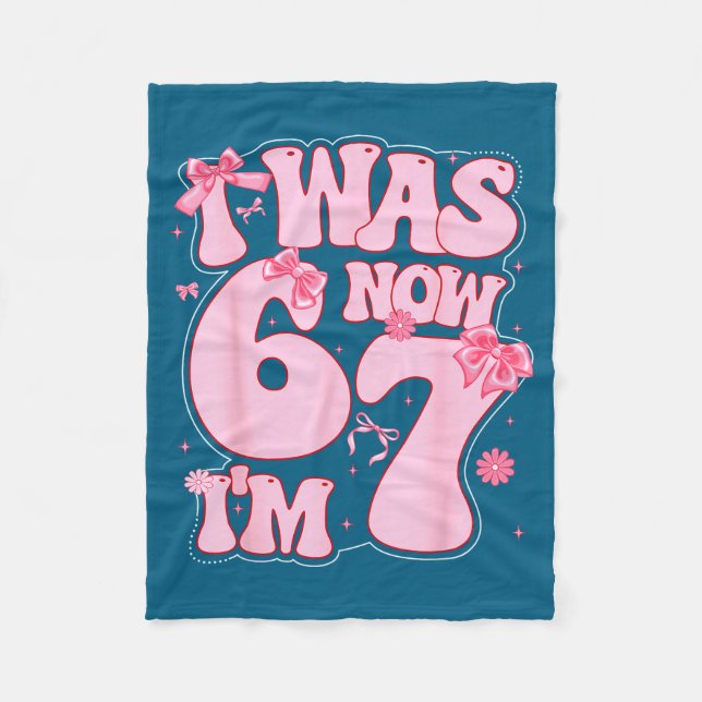 Coquette Bow 7th Birthday Girl I Was 6 Now I'm 7 Y Fleecedecke (Vorderseite)